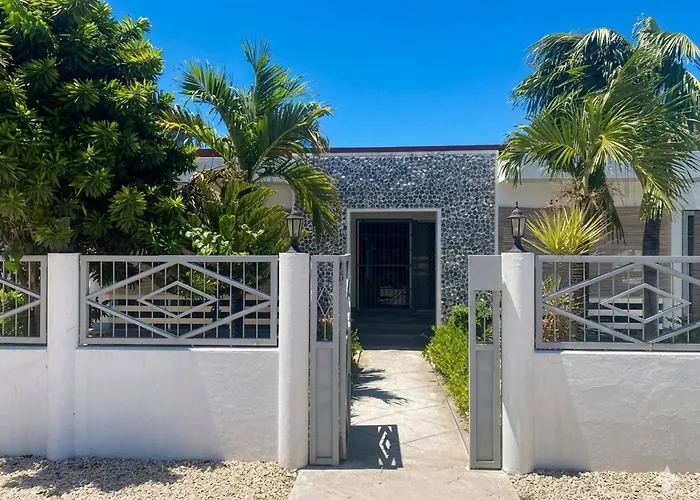 Villa With A Poola 10-minute Walk To The