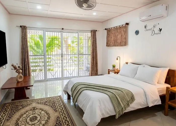 Villa With A Poola 10-minute Walk To The *