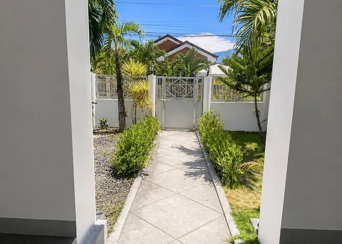 Villa With A Poola 10-minute Walk To The